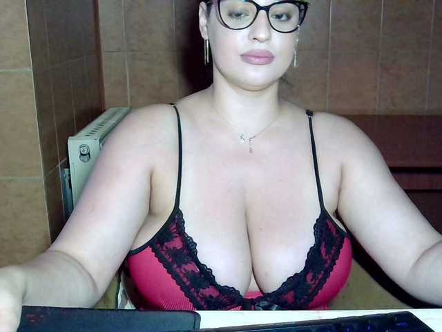 MoniqQuuen live cam on BongaCams