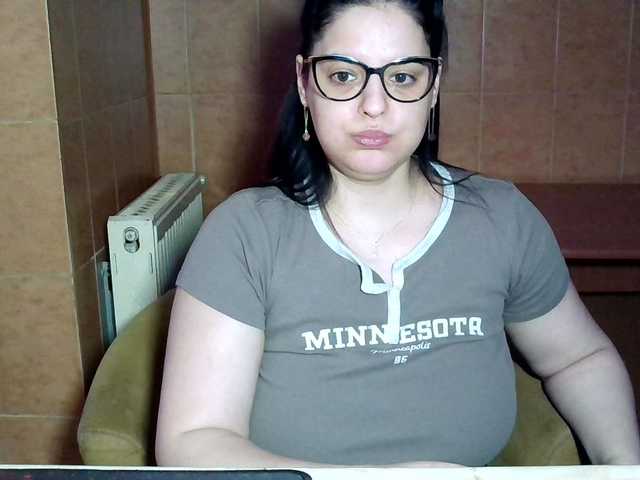 MoniqQuuen live cam on BongaCams