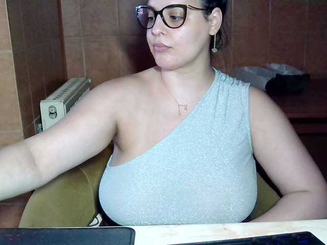 MoniqQuuen live cam on BongaCams