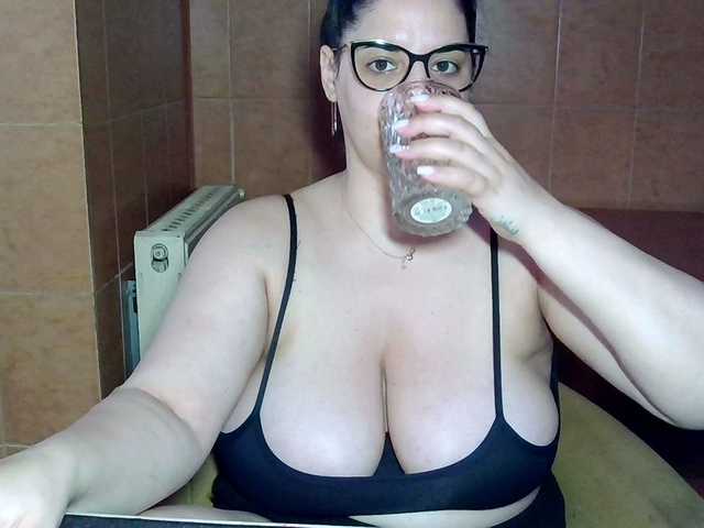 MoniqQuuen live cam on BongaCams