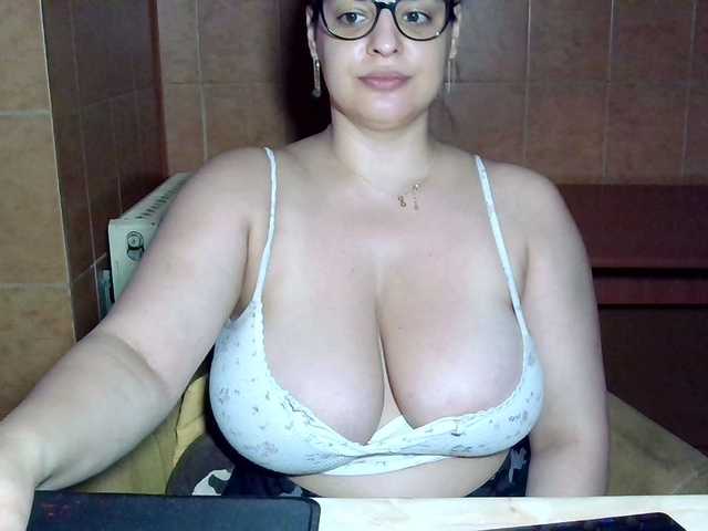 MoniqQuuen live cam on BongaCams