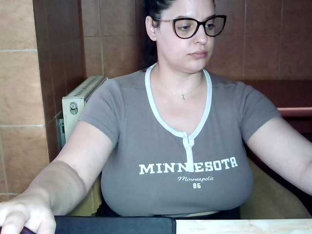 MoniqQuuen live cam on BongaCams