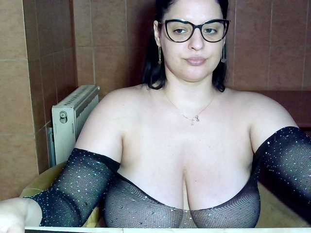 MoniqQuuen live cam on BongaCams