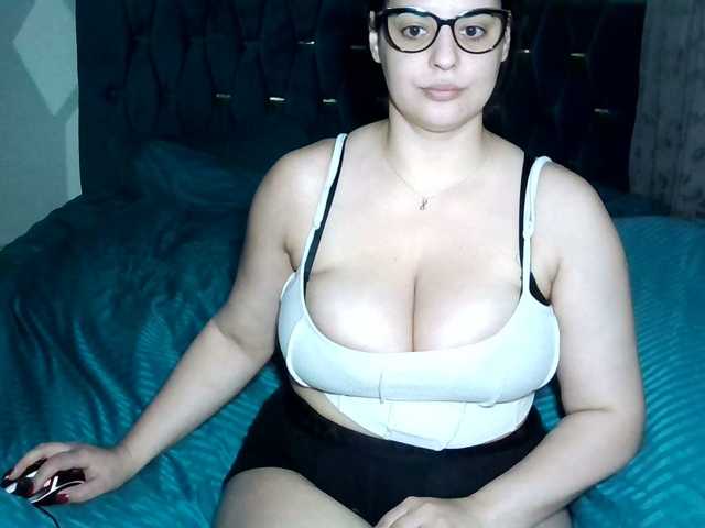 MoniqQuuen live cam on BongaCams
