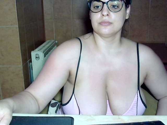 MoniqQuuen live cam on BongaCams