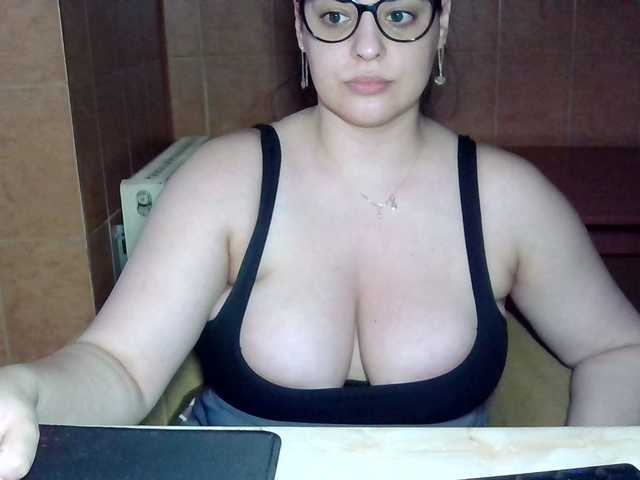 MoniqQuuen live cam on BongaCams