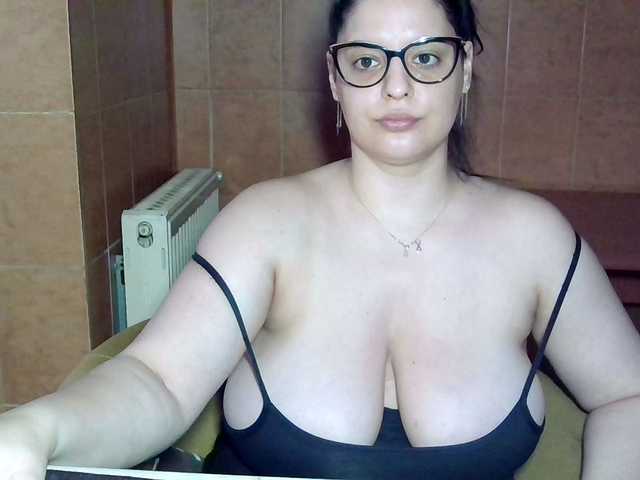 MoniqQuuen live cam on BongaCams