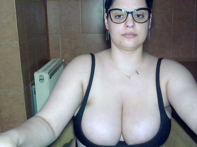 MoniqQuuen live cam on BongaCams
