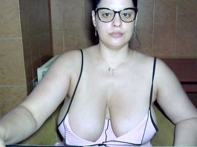 MoniqQuuen live cam on BongaCams