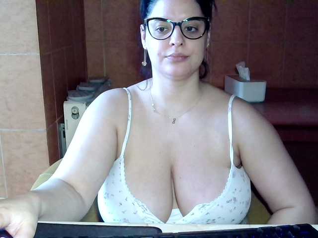 MoniqQuuen's BongaCams show and profile