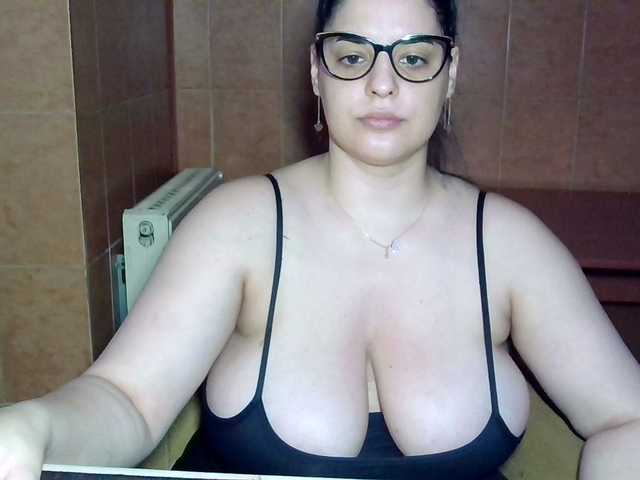 MoniqQuuen live cam on BongaCams