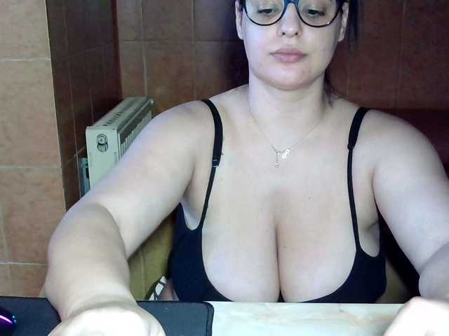 MoniqQuuen live cam preview