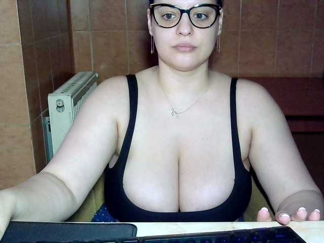 MoniqQuuen live cam on BongaCams