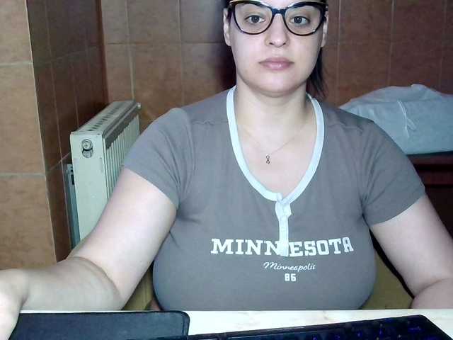 MoniqQuuen live cam on BongaCams
