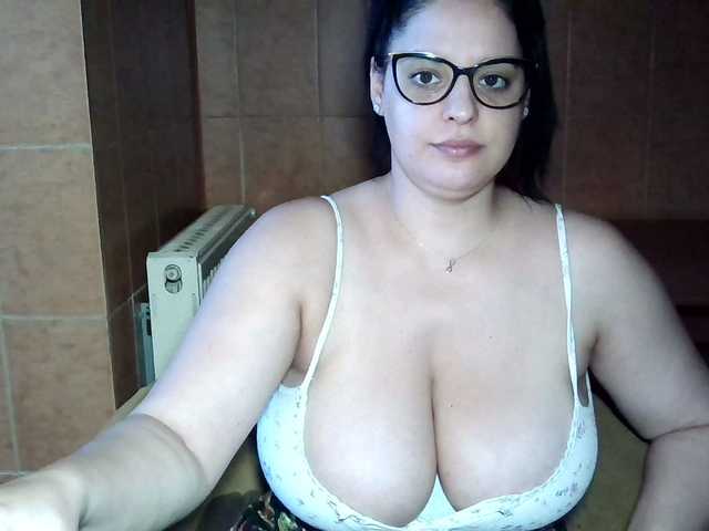 MoniqQuuen live cam on BongaCams
