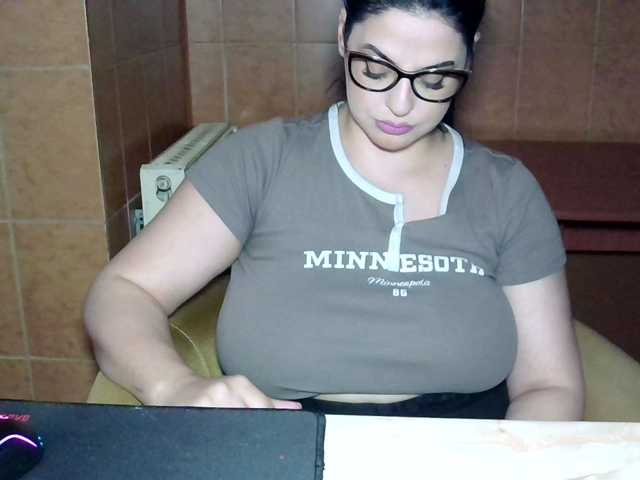 MoniqQuuen live cam preview