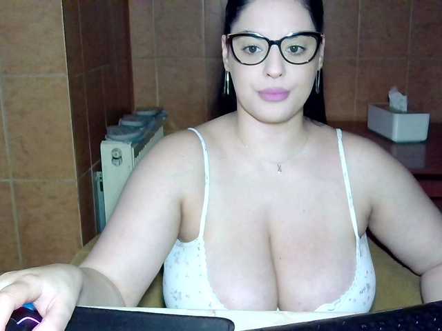 MoniqQuuen's BongaCams show and profile