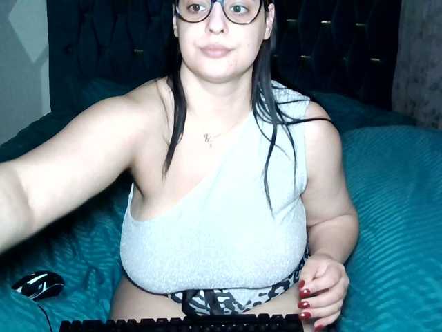 MoniqQuuen live cam on BongaCams