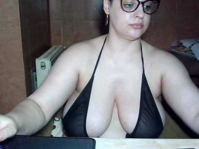 MoniqQuuen live cam on BongaCams