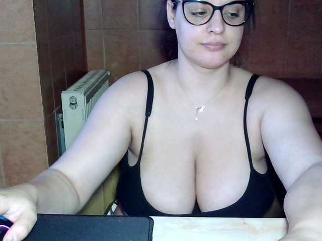 MoniqQuuen live cam preview