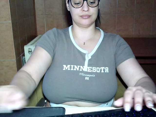 MoniqQuuen live cam on BongaCams