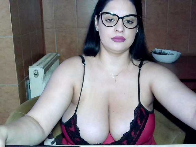 MoniqQuuen live cam on BongaCams