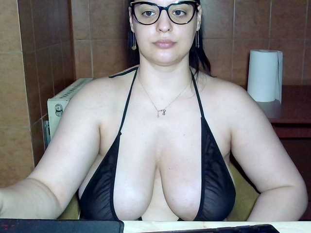 MoniqQuuen live cam on BongaCams