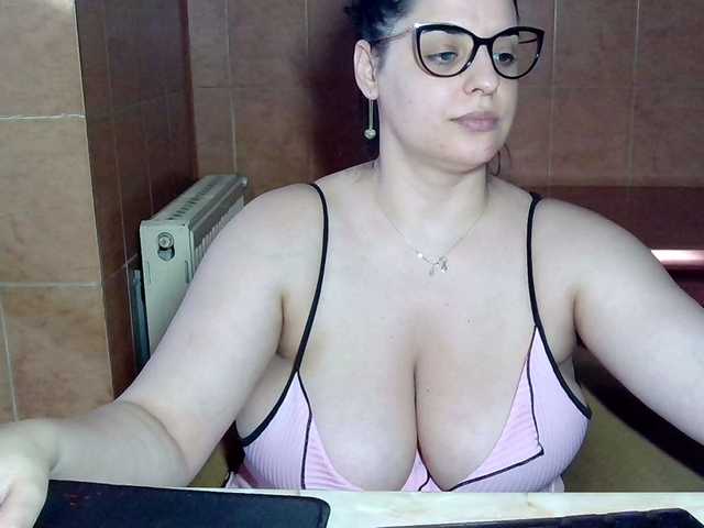 MoniqQuuen live cam on BongaCams