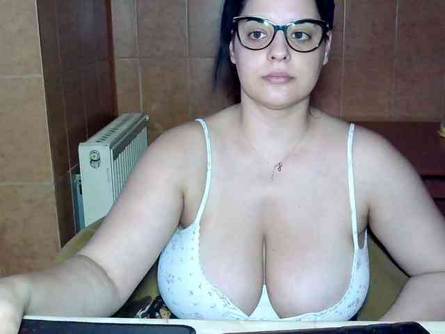 MoniqQuuen webcam