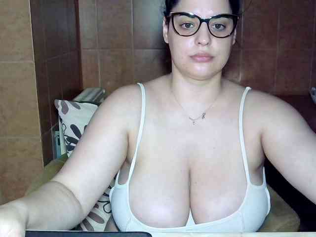 MoniqQuuen Live Webcam on BongaCams