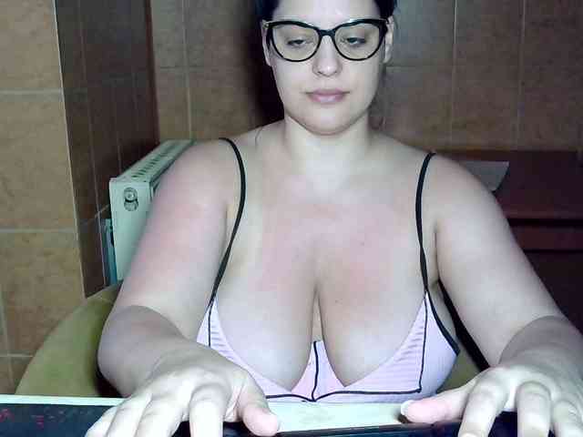 MoniqQuuen webcam