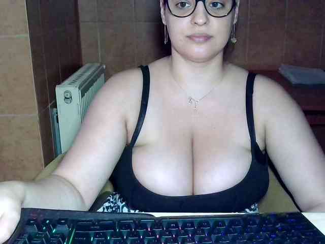 MoniqQuuen webcam