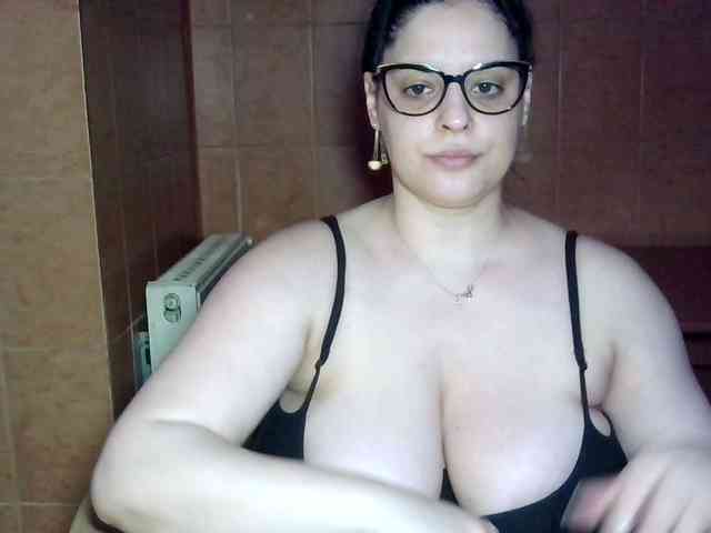 Model: MoniqQuuen