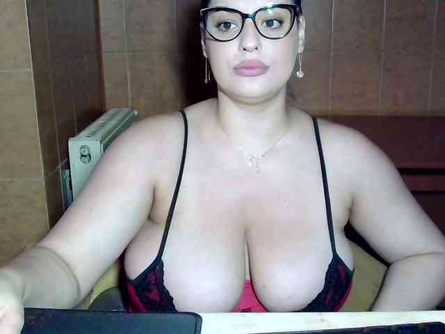 MoniqQuuen Live Webcam on BongaCams