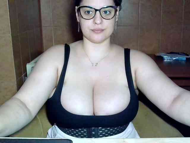 MoniqQuuen Sex Cam Show