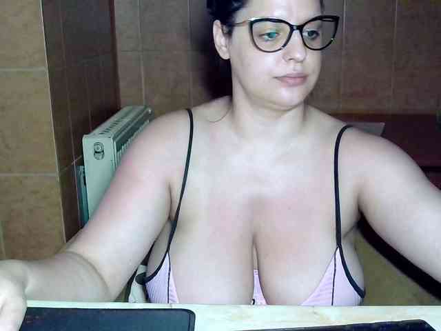 MoniqQuuen webcam