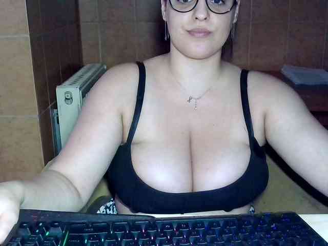 MoniqQuuen webcam