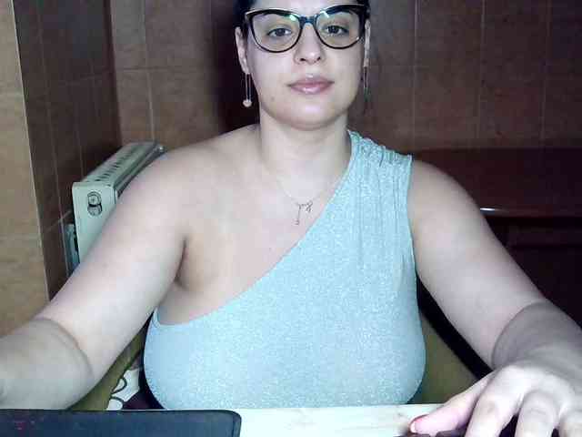 MoniqQuuen Live Webcam on BongaCams