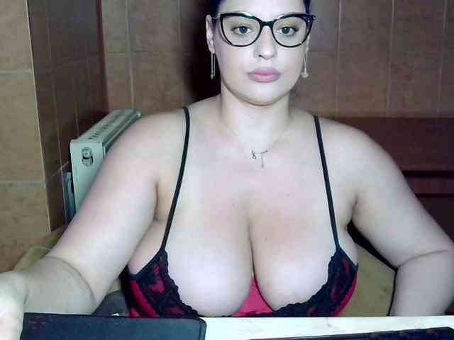 MoniqQuuen Live Webcam on BongaCams