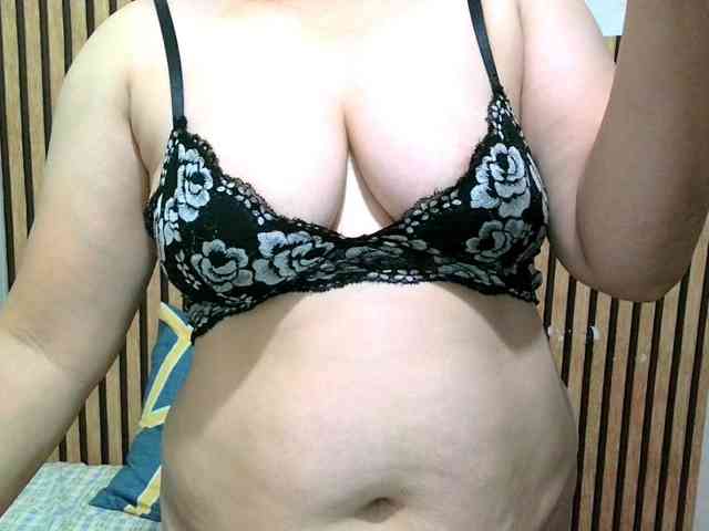 soffia-mae webcam