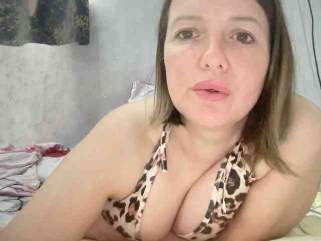 Este modelo está en vivo ahora. Natalii87