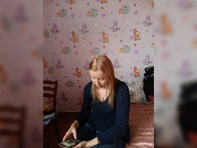 Alenushka888 live cam on BongaCams