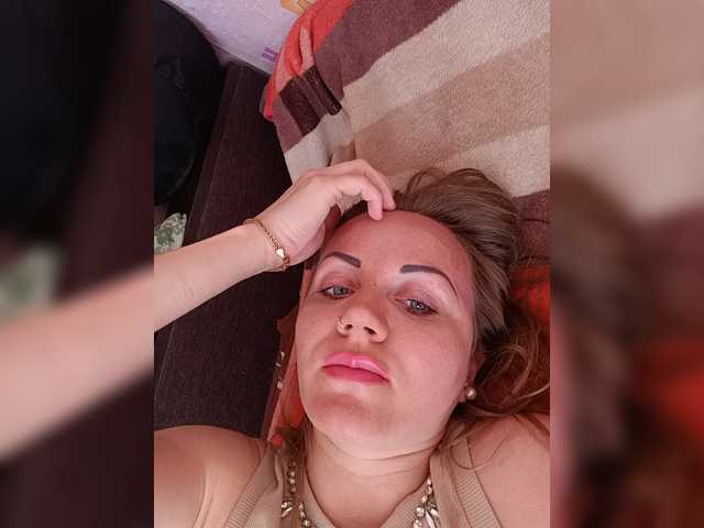 Alenushka888 live cam on BongaCams