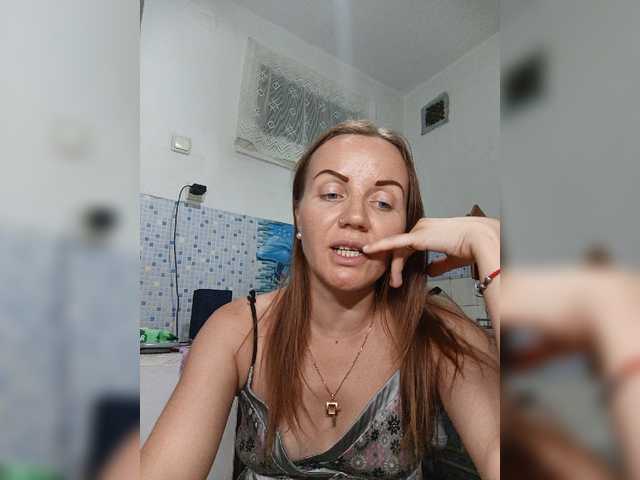 Alenushka888 live cam on BongaCams