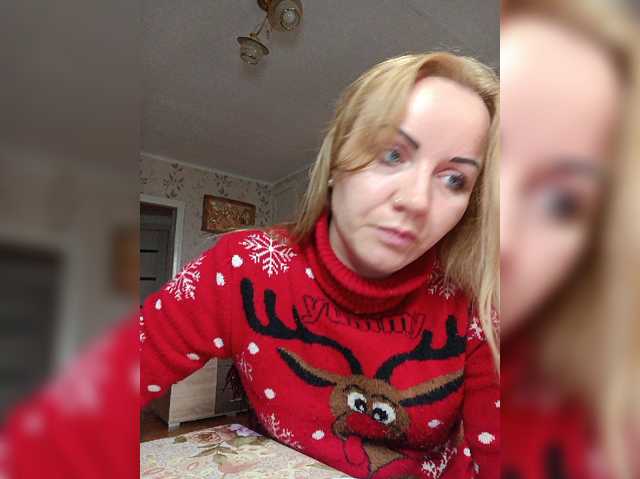 Alenushka888 live cam on BongaCams