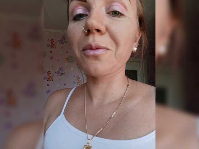 Alenushka888 live cam on BongaCams