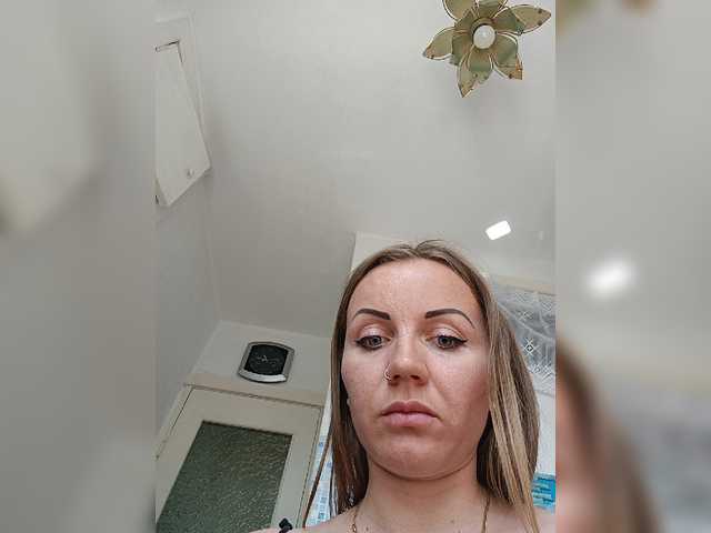 Alenushka888 live cam on BongaCams