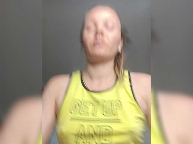 Alenushka888 live cam on BongaCams