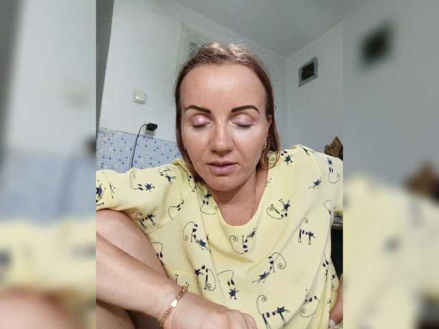 Alenushka888 live cam on BongaCams