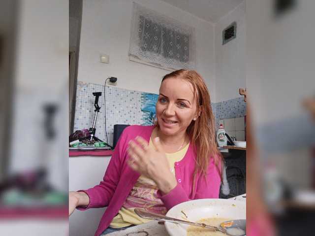 Alenushka888 live cam on BongaCams